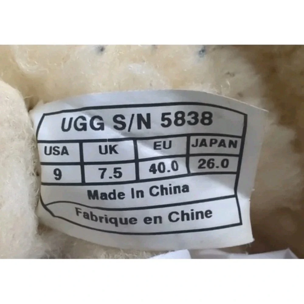 UGG Australia Bailey Button Genuine Sheepskin Bomber Boots 5838 Womens US Size 9